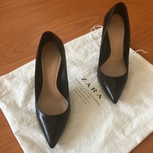 Zara Black Metallic Pumps